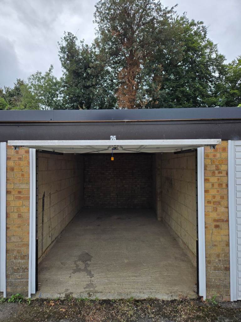 Insulated garage to rent CR3