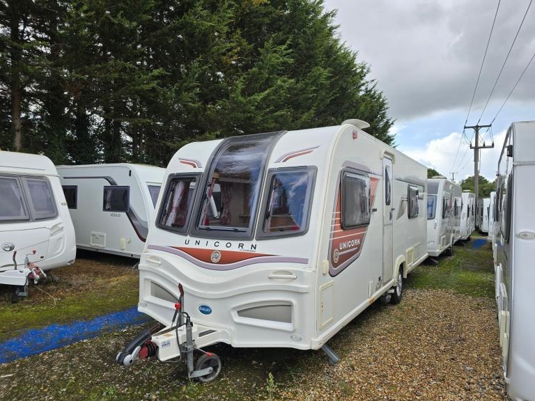 2014 Bailey Unicorn Cadiz Fixed Single Beds End Washroom Caravan Motor Mover