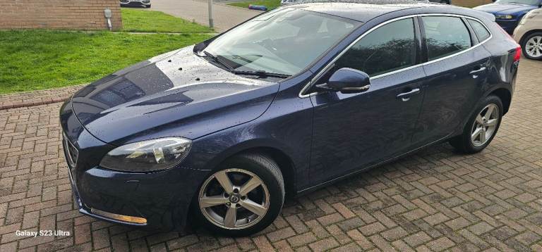 Volvo v40