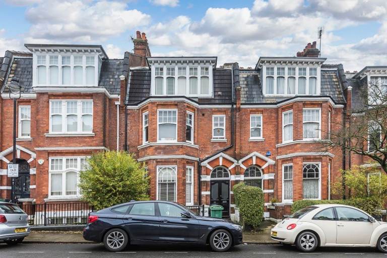  Bright Double Studio Apartment – Glenloch Road, Belsize Park, NW3-Ref: 2234