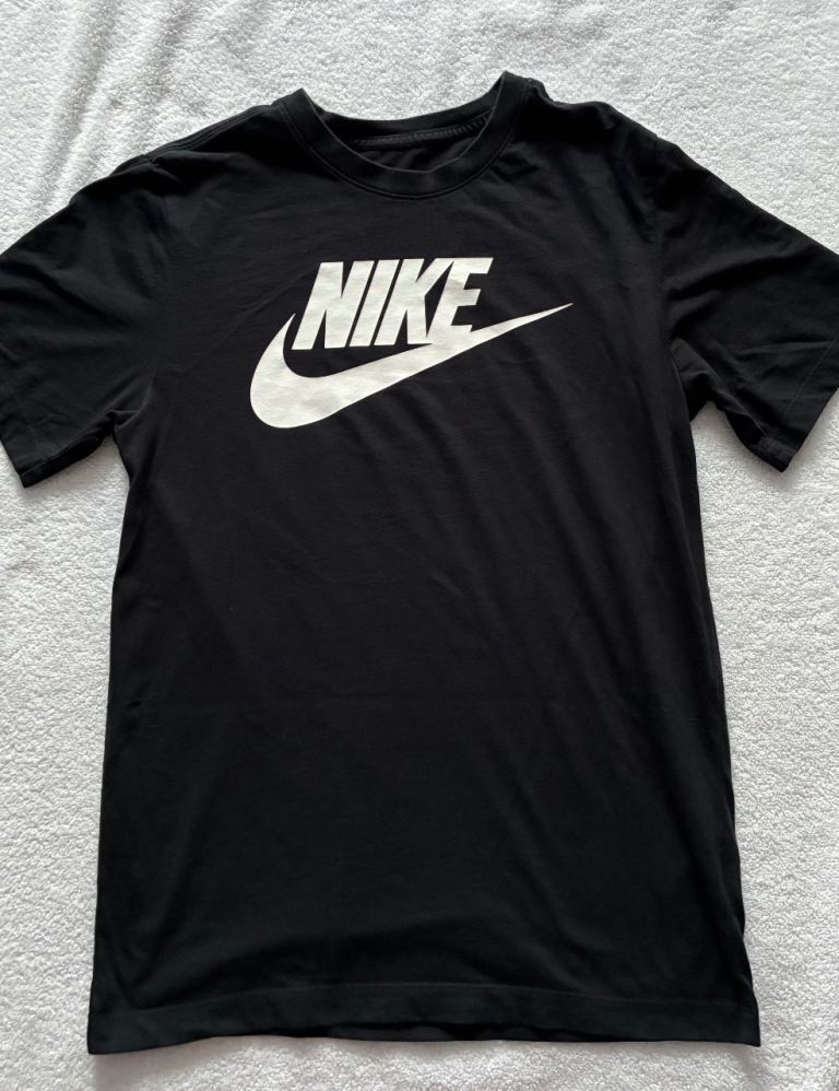 Mens Nike TShirt -Size Small (Fit Teenage Boy)