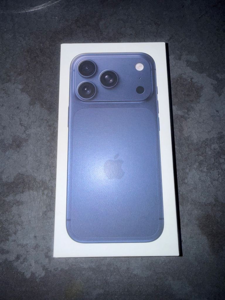 iPhone 17pro . Midnight . 512gb 