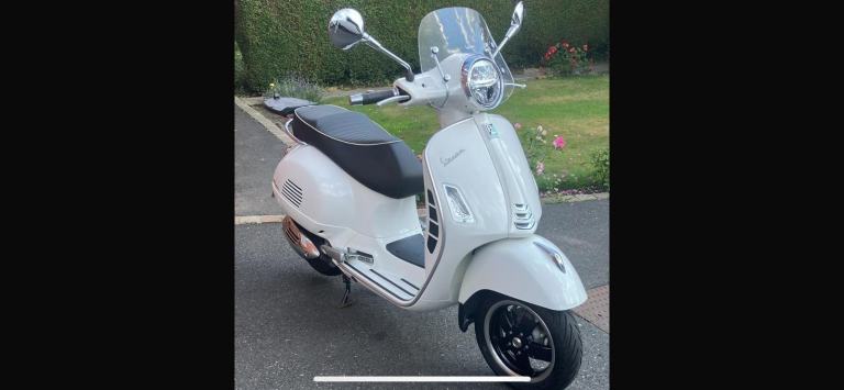Piaggio Vespa GTS 300 HPE (70) AUTOMATIC 