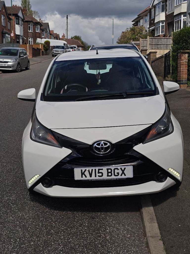 Toyota, AYGO, Hatchback, 2015, Manual, 998 (cc), 5 doors