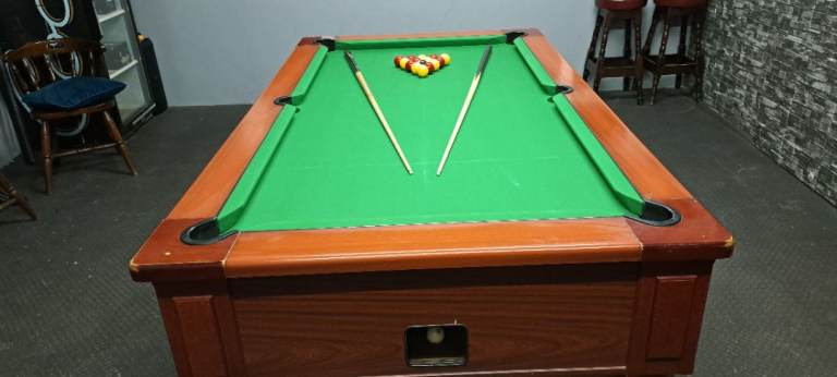 Pool table 