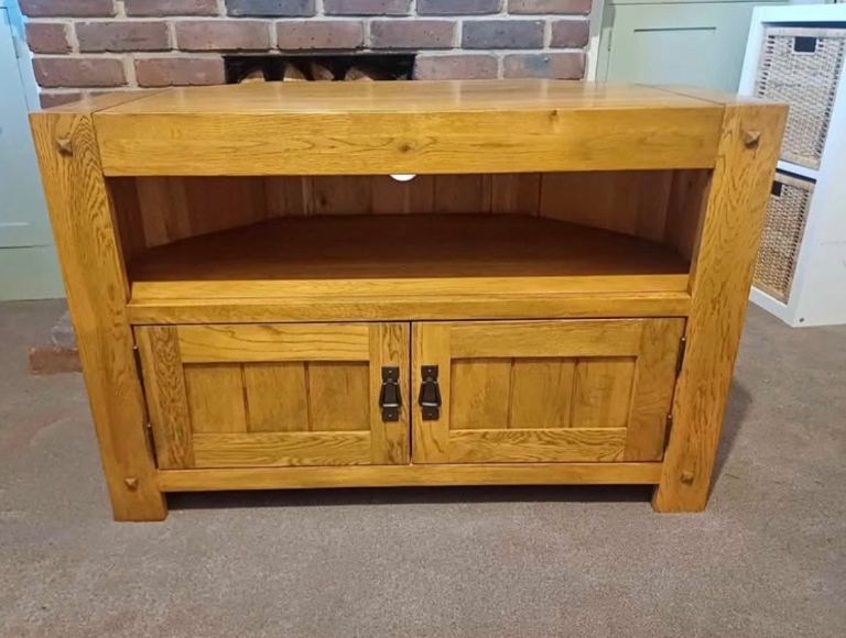 Oak Furniture Land solid rustic TV cabinet table stand unit EXCELLENT CONDITION Delivery poss
