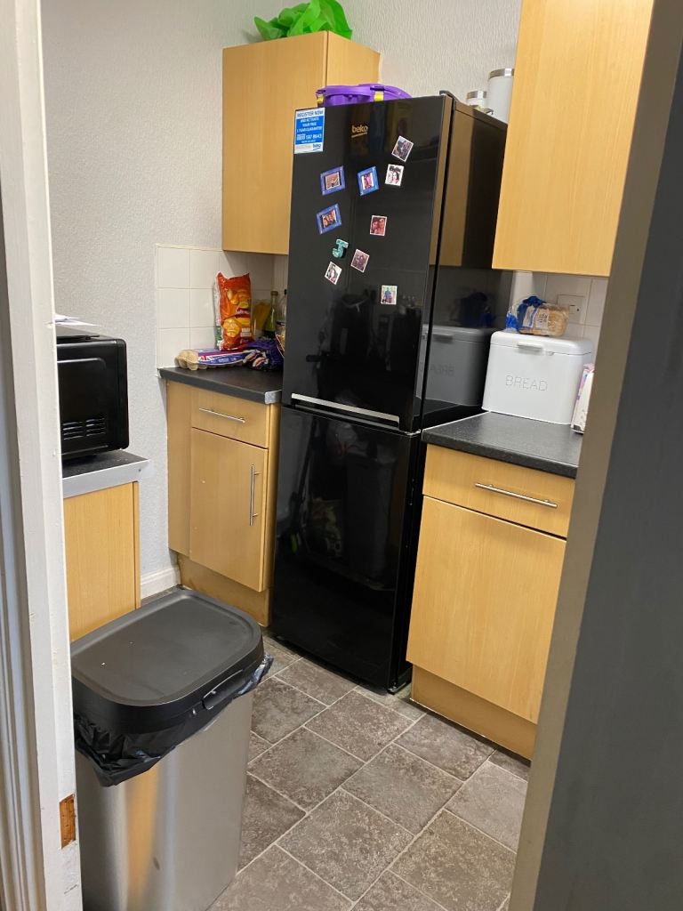 Lovely 2 bedroom house garden drive se20 for your 3 