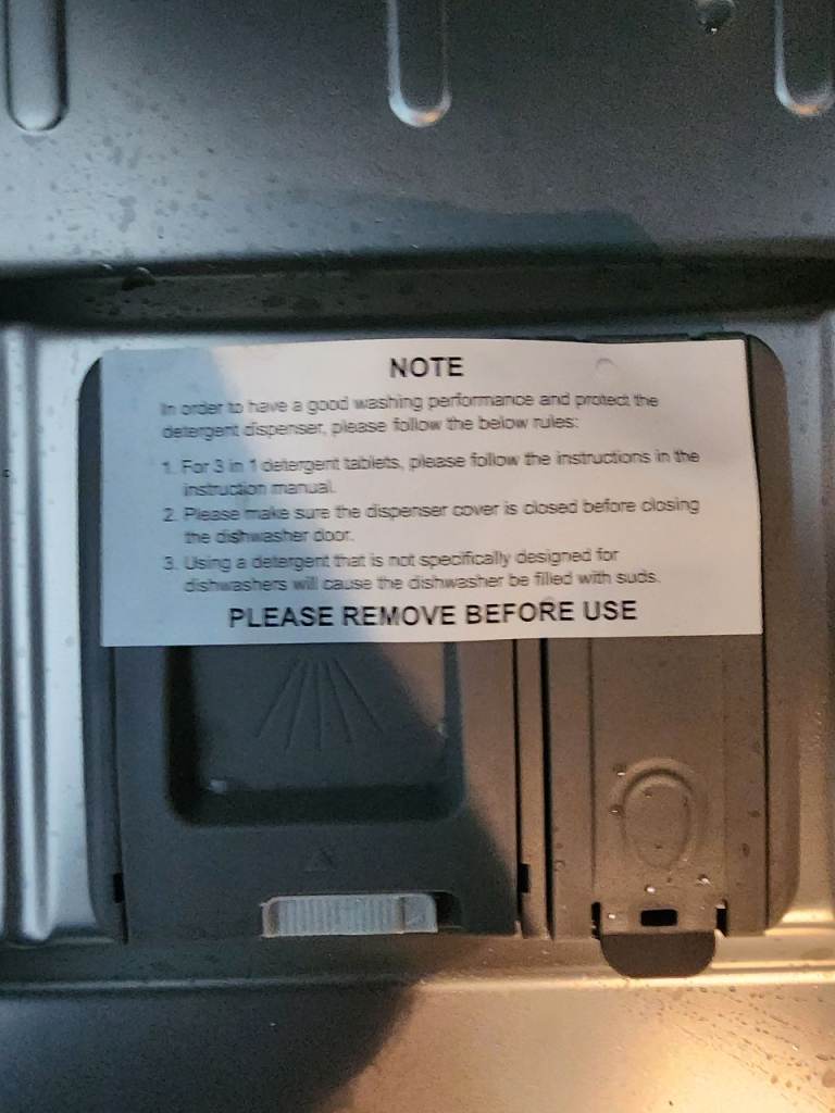 LOGIK Slimline Dishwasher " BRAND NEW "