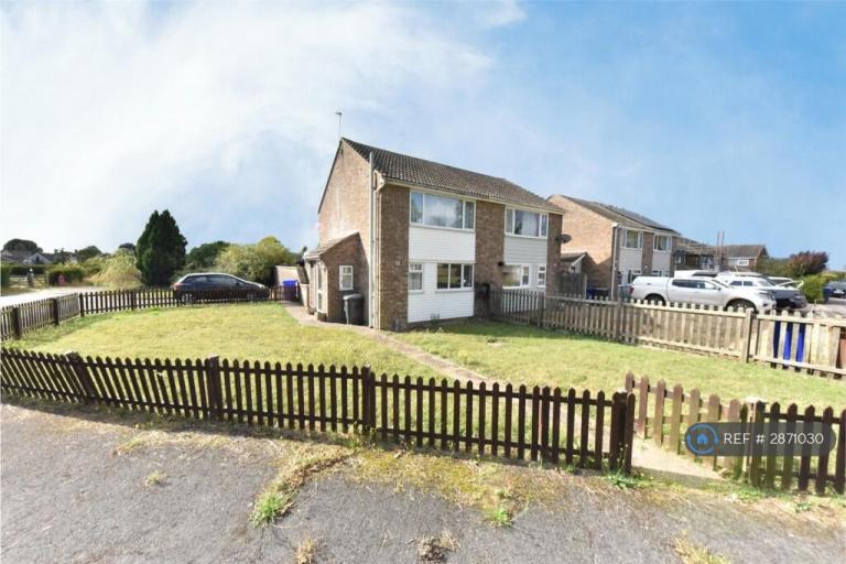 2 bedroom house in Wellington Close, West Row, Bury St. Edmunds, IP28 (2 bed) (#2871030)