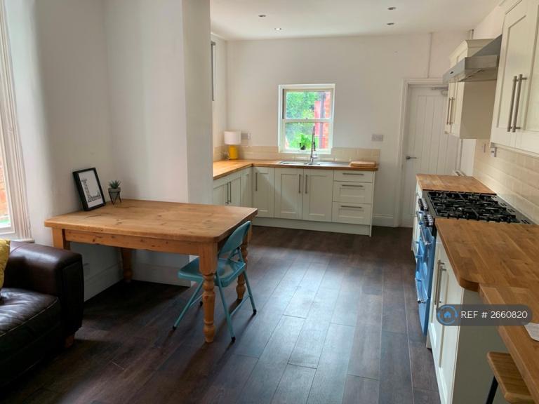 6 bedroom house in Daneshill Road, Leicester, LE3 (6 bed) (#2660820)