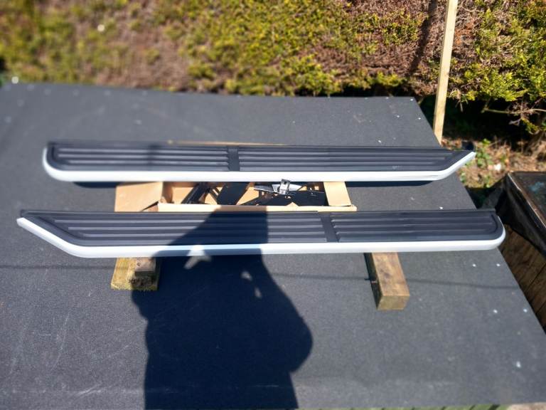 Discovery 3/4 Side Steps - Brand New in Box, Silver Metal