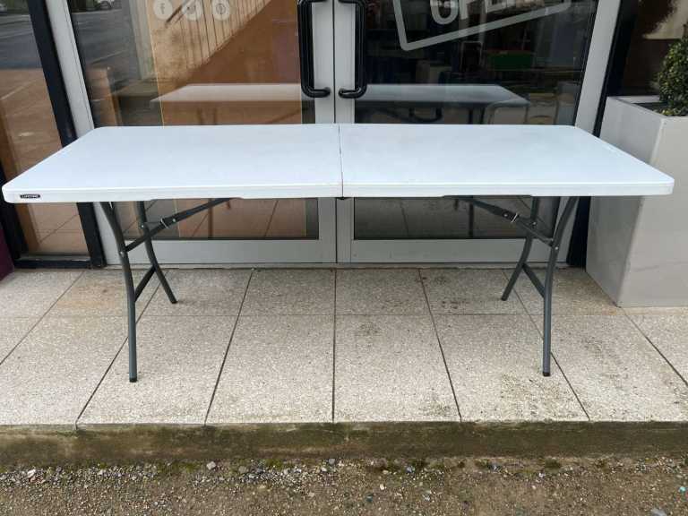 6ft Lifetime folding table (9616)