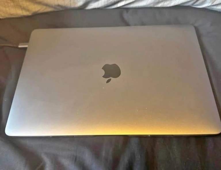APPLE MACBOOK AIR 13.3" (2020) M1 8GB RAM 256 GB SSD SILVER (READ DESCRIPTION)
