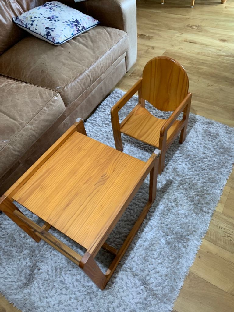table and chair 