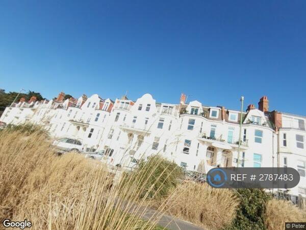 2 bedroom flat in Undercliff Road, Boscombe, BH5 (2 bed) (#2787483)