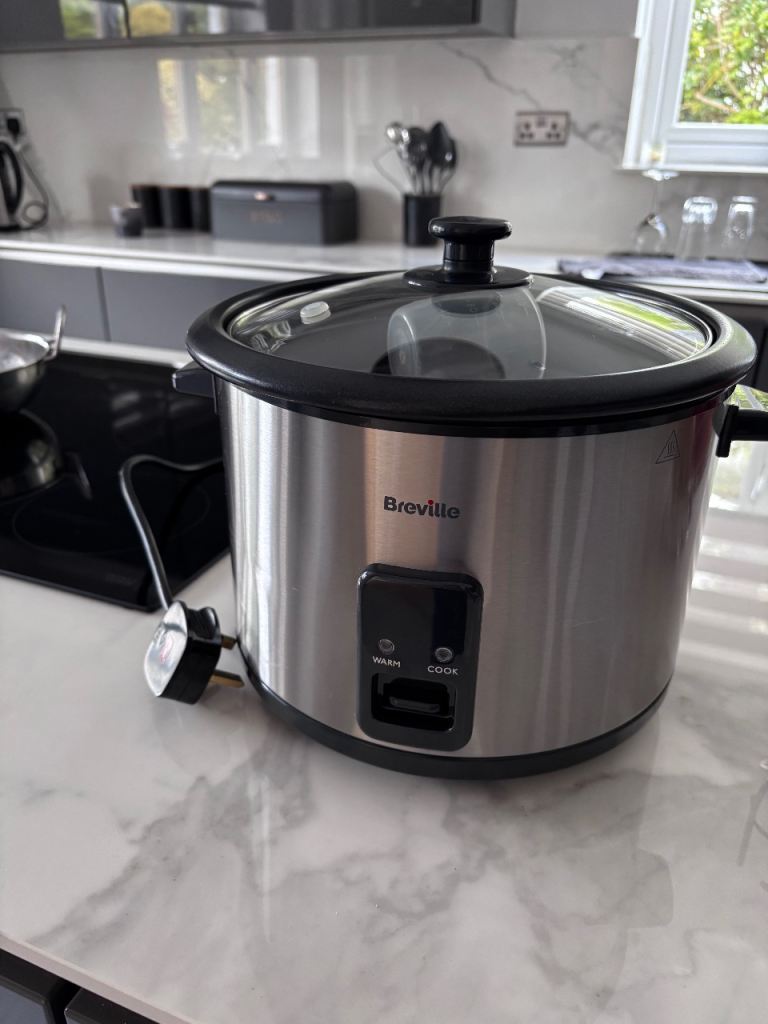 Breville rice cooker with steamer basket for sale, very good condition 