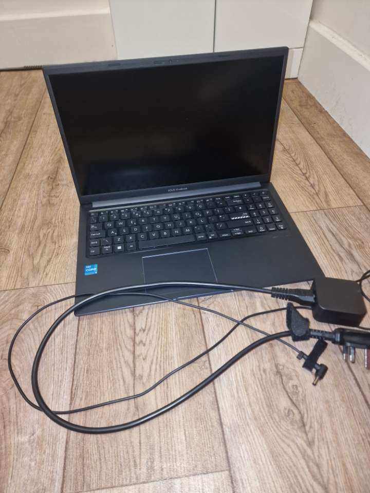 Asus vivobook 15 (8gb RAM)