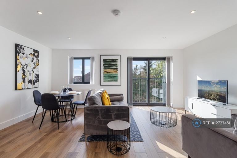 1 bedroom flat in Hendon Way, London, NW4 (1 bed) (#2737481)