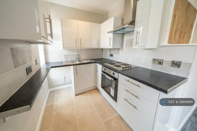 1 bedroom flat in Sheffield, Sheffield, S8 (1 bed) (#2889969)