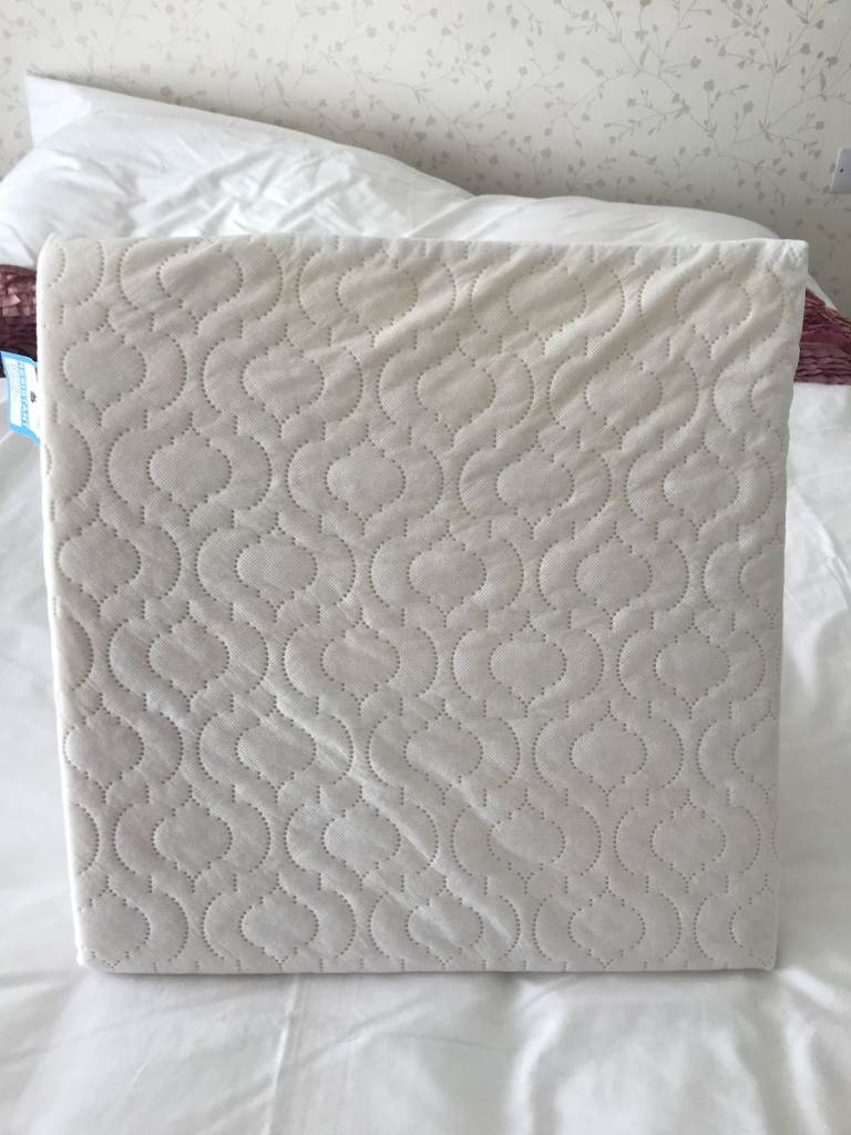 WEDGE SUPPORT PILLOW - NEVER USED
