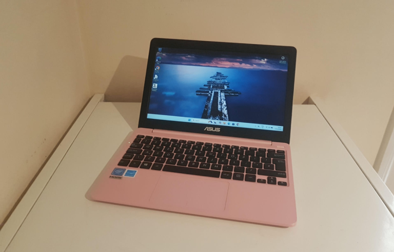 Asus VivoBook E203 11.6" Laptop, Fast Intel 2x 2.60GHz, 4GB, 64SSD, WiFi, Webcam, Bluetooth, HDMI