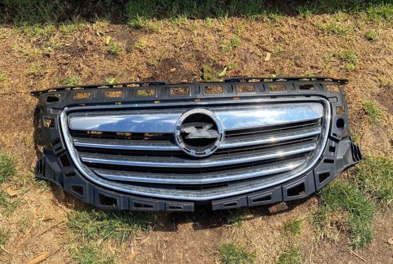 Vauxhall insignia front grill 2008-2013