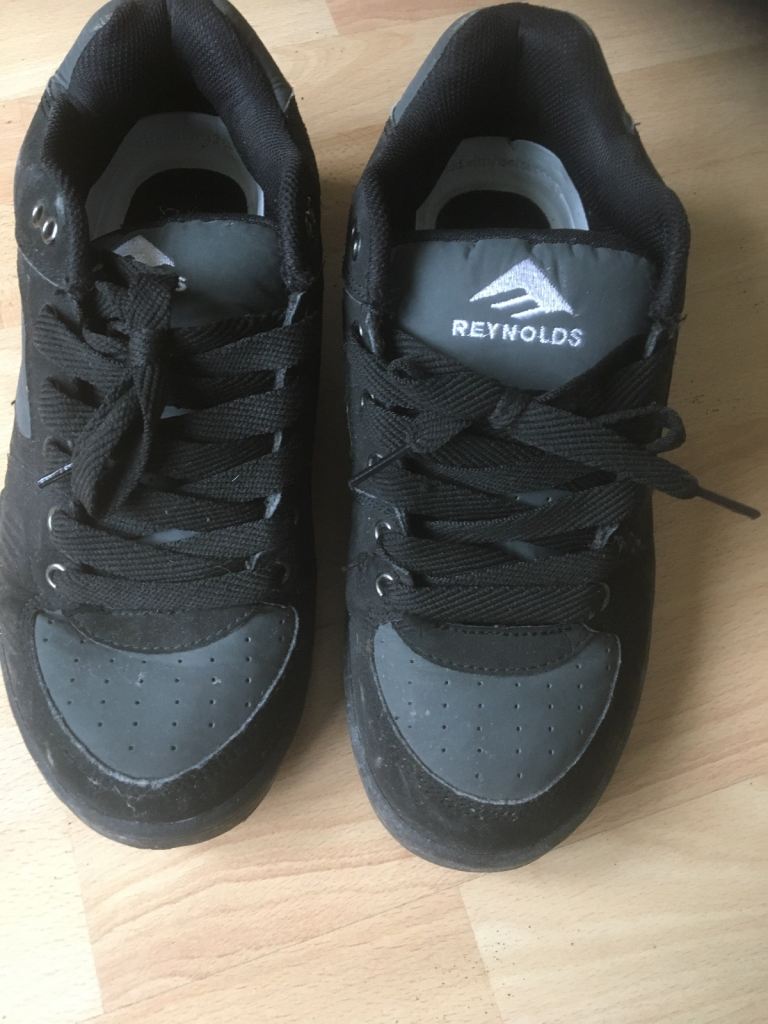 Reynolds skateboard shoes size 8