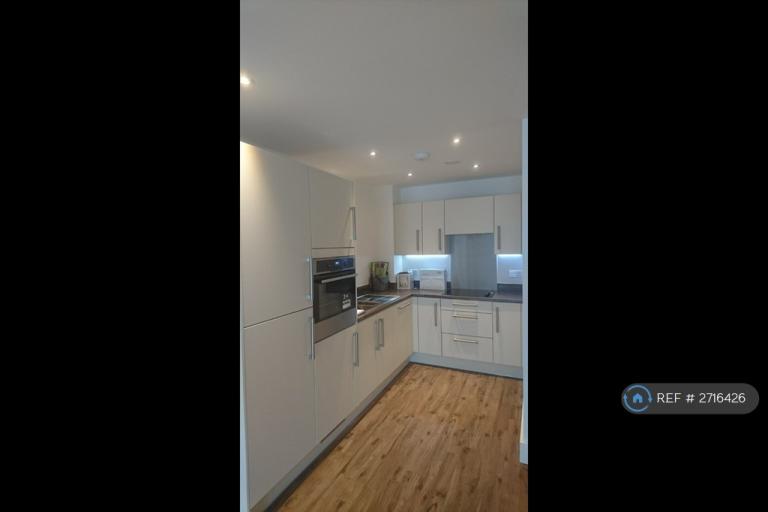 1 bedroom flat in Austen House, Guildford, GU1 (1 bed) (#2716426)