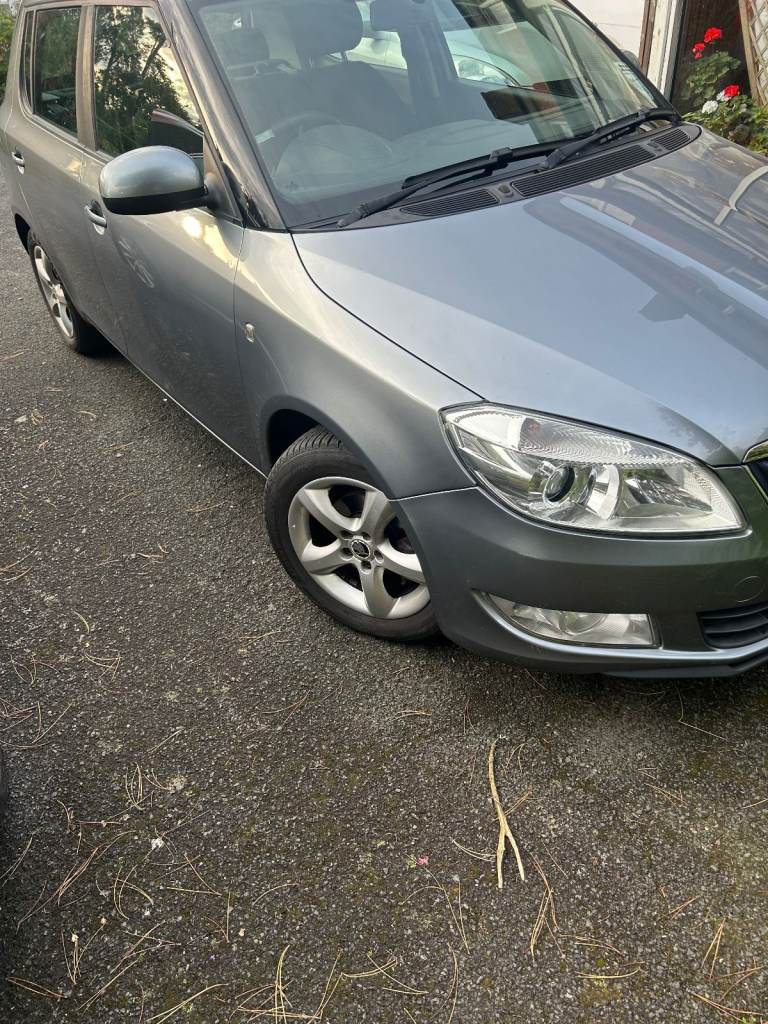 headlight, front offside from a 2012 Skoda Fabia