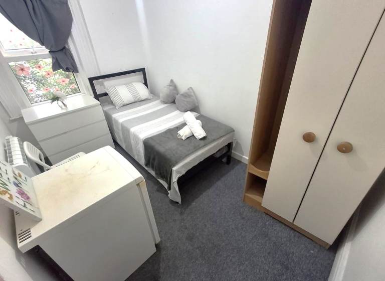 Single room to let in Bournemouth Town Center. 