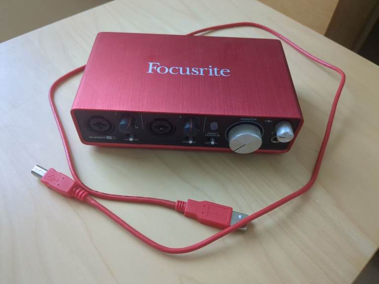 Focusrite 2i2 2nd gen Audio/Midi Interface with cable