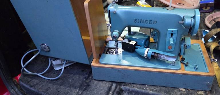 Singer sewing machine 