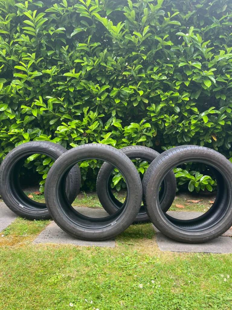 2 x Pirelli and 2 x Michelin 255 45 R20 tires in great condition 