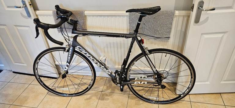 Cannondale EVO carbon fibre road bike 