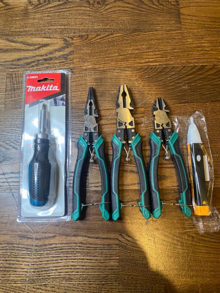 Great Tool Set for Home Repairs – Pliers + Makita Screwdriver!”West Dulwich £41 or best offer 