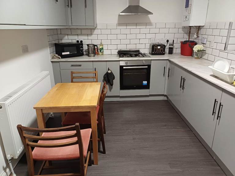 Double room inclusive bills available in SR8 area