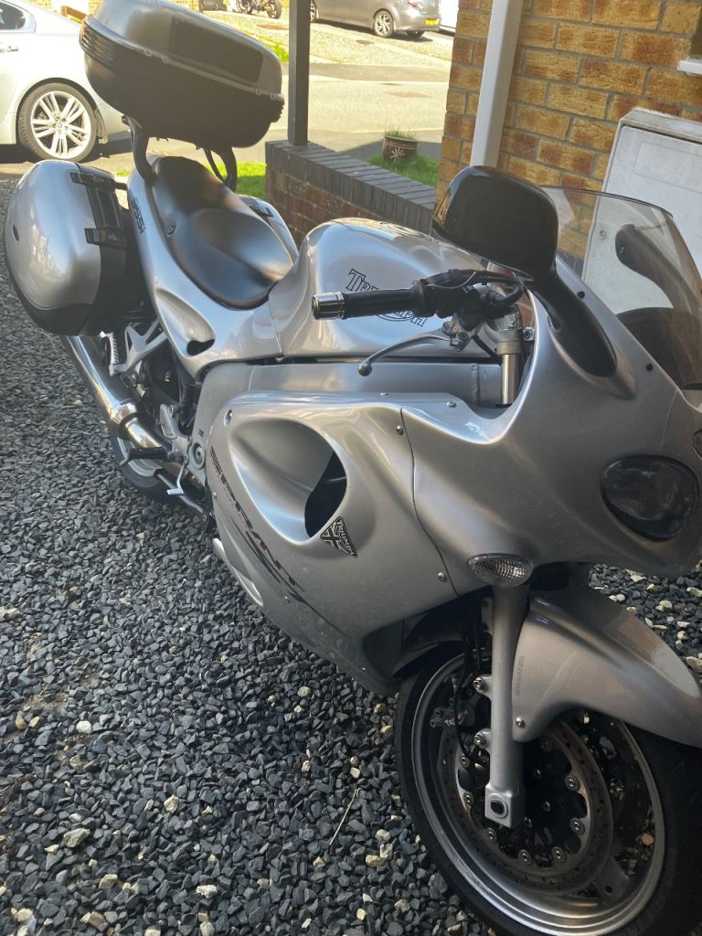 Triumph 955i low miles 12 month MOT 2004 