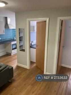 2 bedroom flat in Queen Street, Sheffield, S1 (2 bed) (#2733633)