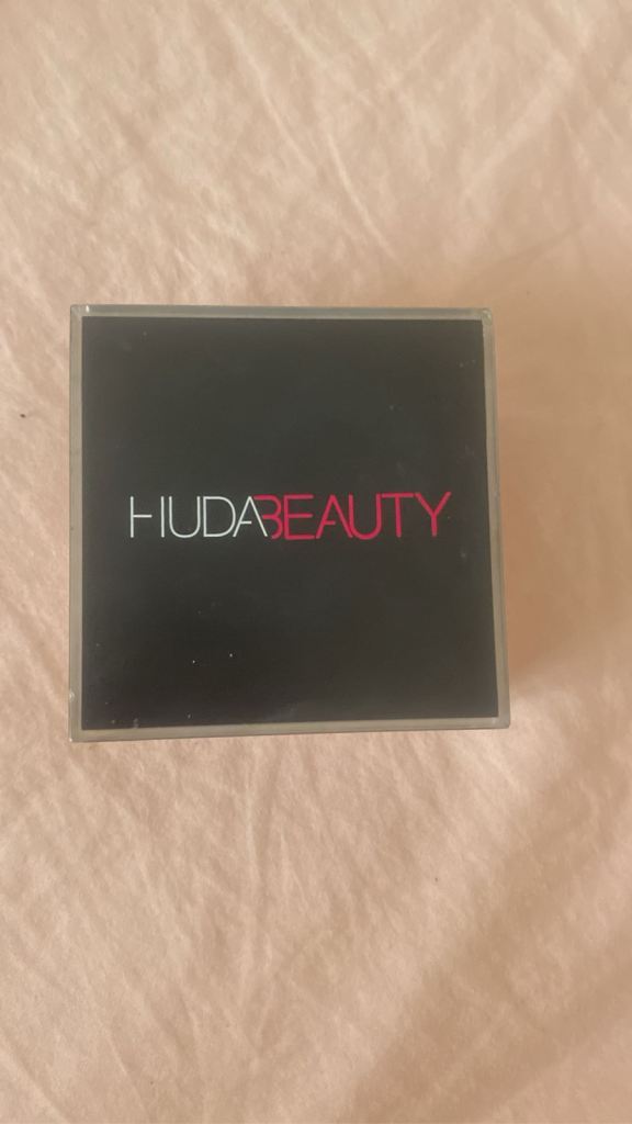 Huda Beauty Easy Bake Loose Setting Powder – Pound Cake 20g