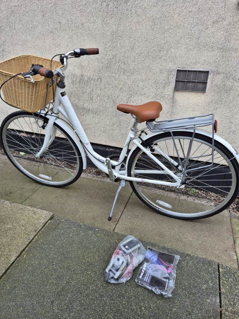 Brand new Ladies Raleigh 28inch bike