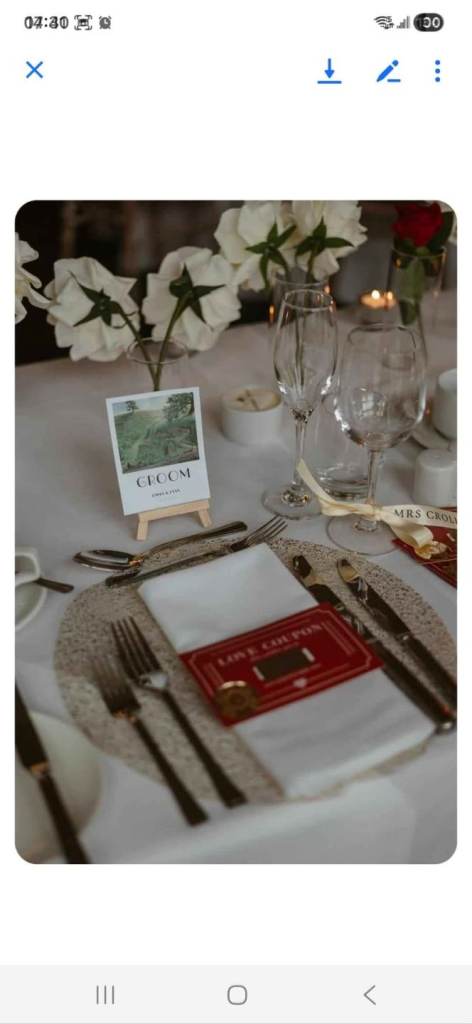 70 wooden mini easels used once for wedding. Ex con