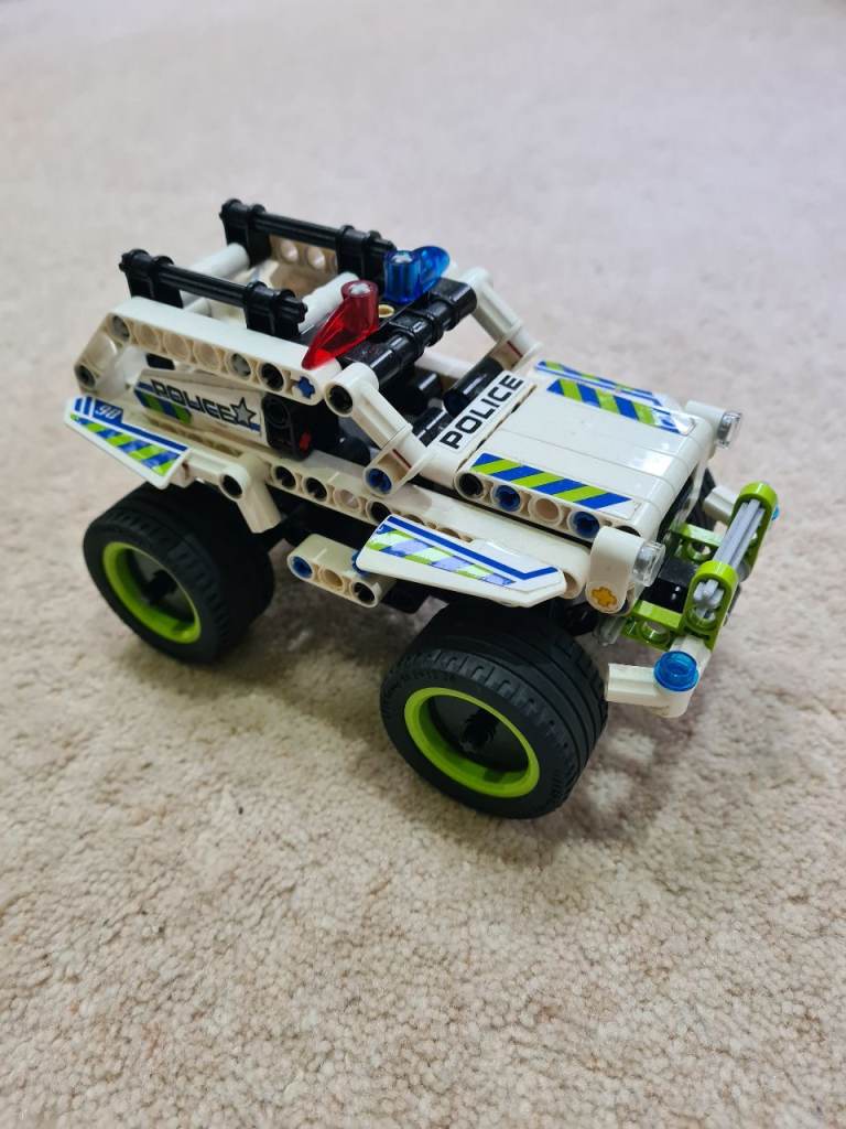 LEGO 42047 Technic Police Car pull back