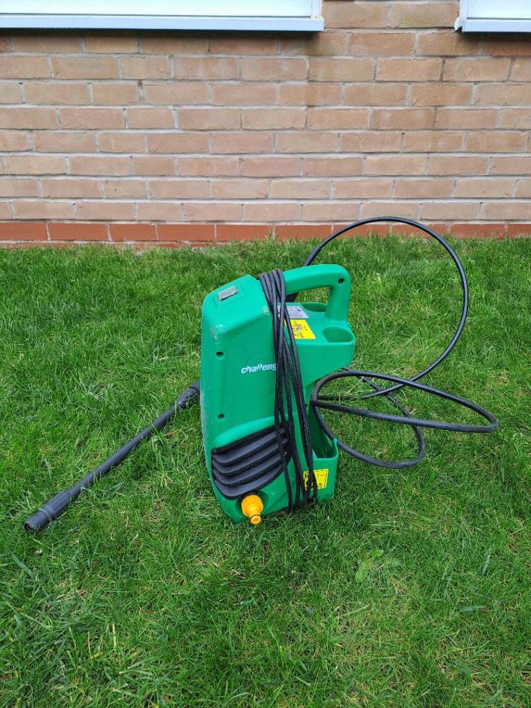 Challenger jet wash - £10