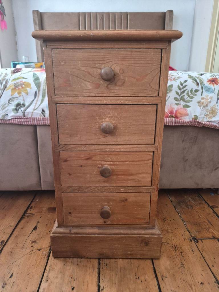 Solid Pine Chest of Drawers – Good Condition