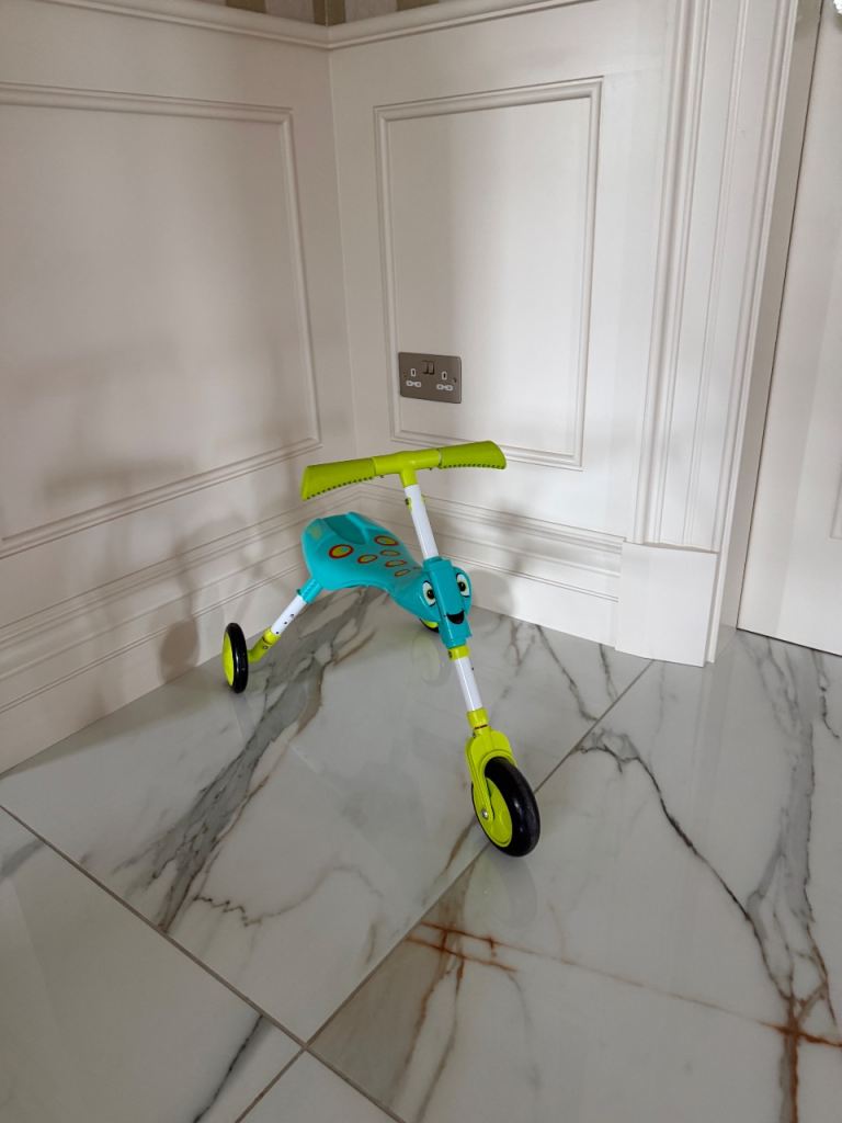 Cute Bug XL Kids Scooter - Teal & Lime Green