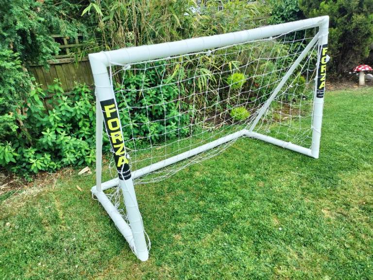6ft X 4ft Forza Goal with target sheet and carry bag