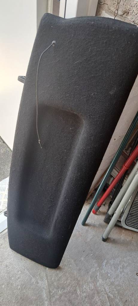 Parcel shelf