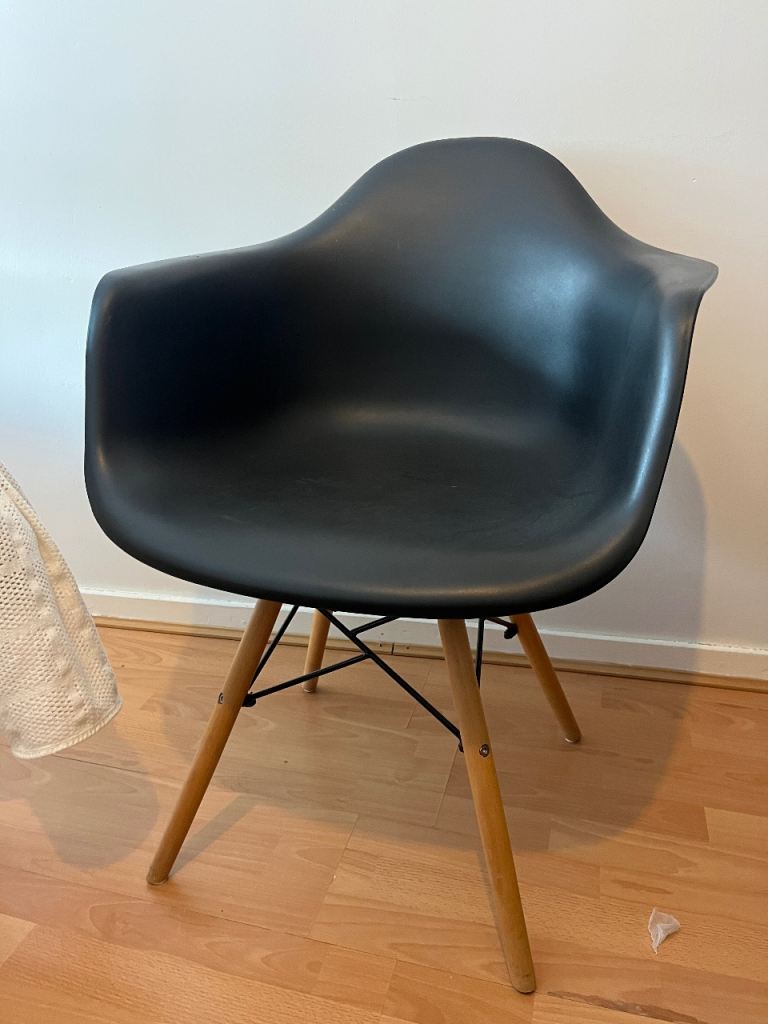 Chair (black colour) 