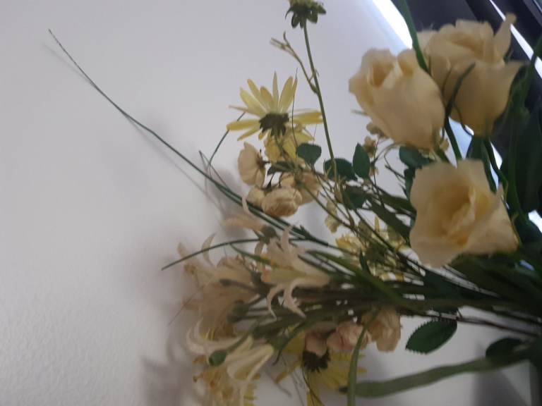 Cream & Yellow Artificial Flowers plants Gift rug table light shade