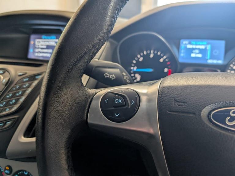 2014 Ford Focus 1.6 TDCi Zetec Navigator Euro 5 (s/s) 5dr HATCHBACK Diesel Manual